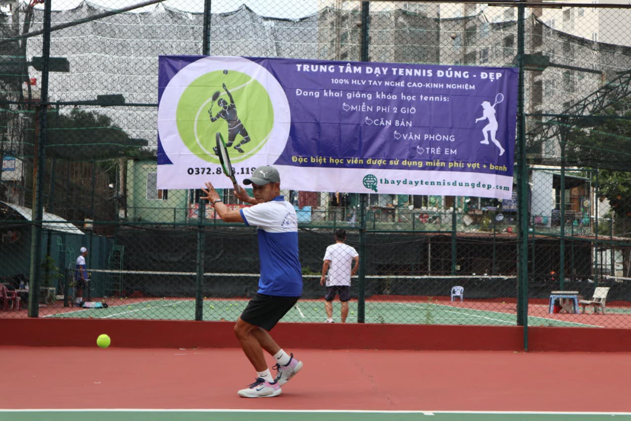 Huấn Luyện Viên tennis Văn Lựu